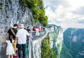 各地的旅游景點,玻璃棧道到底安全嗎？