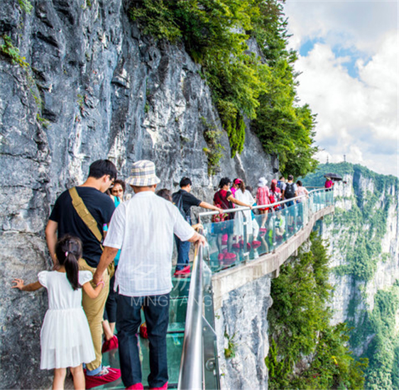 淺談景區(qū)玻璃棧道同行進(jìn)行的檢測方法